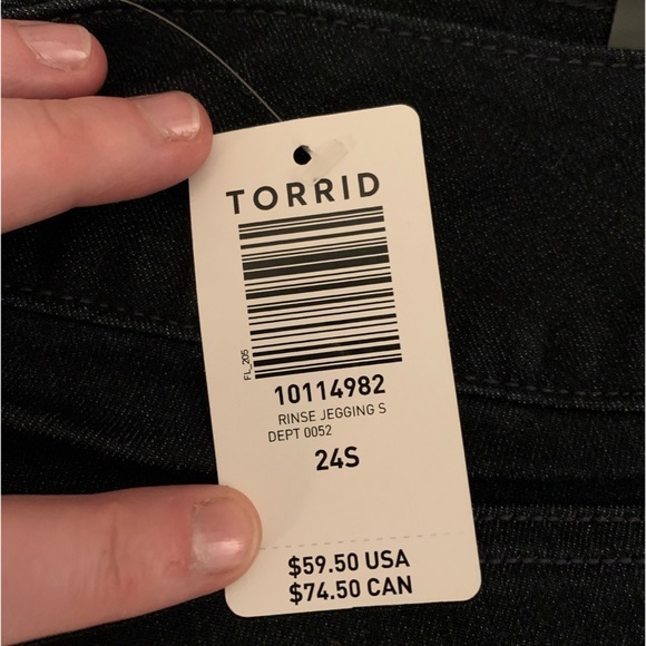 NEW Torrid 24 Short Jegging - Super Stretch Dark Wash - Inseam 27” Inches - Picture 12 of 12